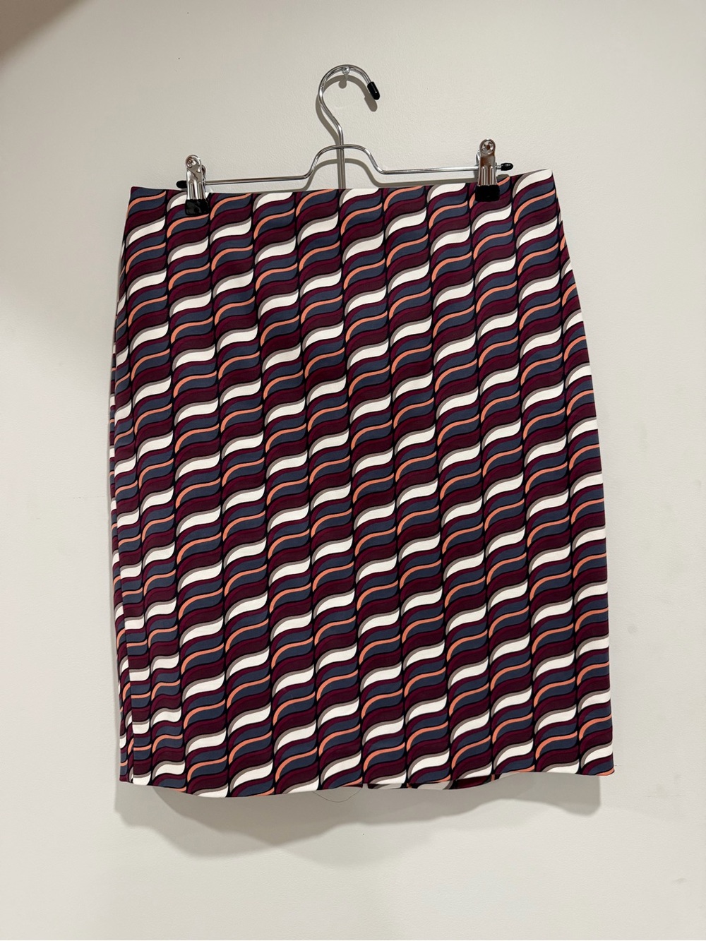 Ann Taylor Women's Wave-Print Pencil Skirt in Burgundy and Navy